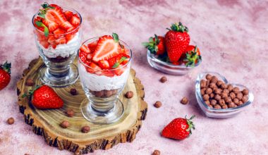 Strawberry and Cream Cocoa Cups