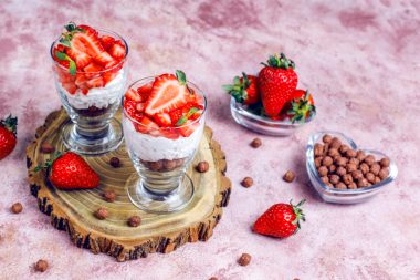 Strawberry and Cream Cocoa Cups